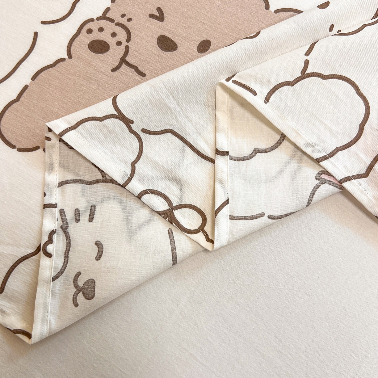 91家纺网 家纺一手货源 找家纺 呗旺鹿 2025新款40s全棉纯棉卡通印花学生系列单品床单 床单单件 耶耶熊