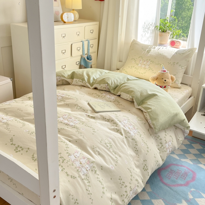 91家纺网 家纺一手货源 找家纺 寻米 2025新款全棉印花学生季学生三件套 花园小兔