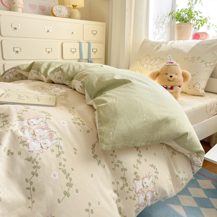 91家纺网 家纺一手货源 找家纺 寻米 2025新款全棉印花学生季学生三件套 花园小兔