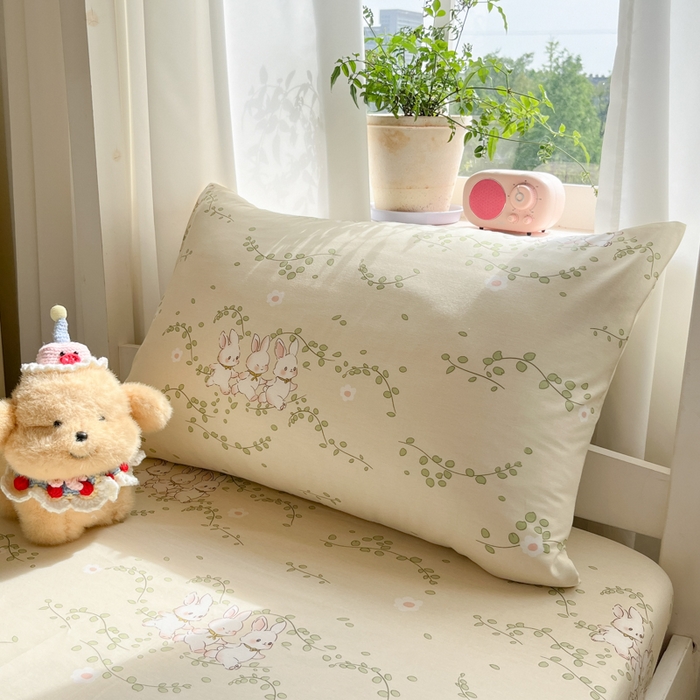 91家纺网 家纺一手货源 找家纺 寻米 2025新款全棉印花学生季学生三件套 花园小兔