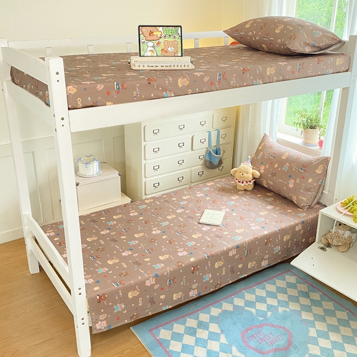 91家纺网 家纺一手货源 找家纺 寻米 2025新款全棉印花学生季学生三件套 小熊的一天-咖色