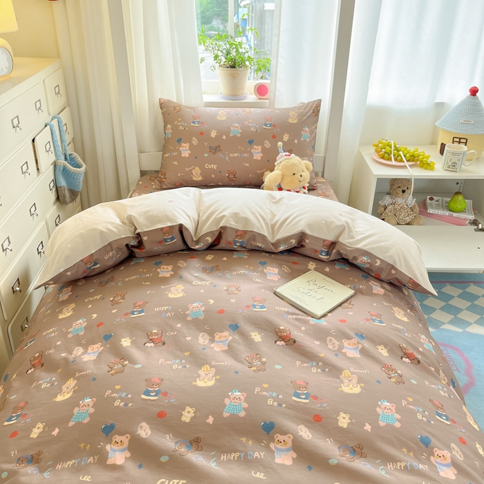 91家纺网 家纺一手货源 找家纺 寻米 2025新款全棉印花学生季学生三件套 小熊的一天-咖色