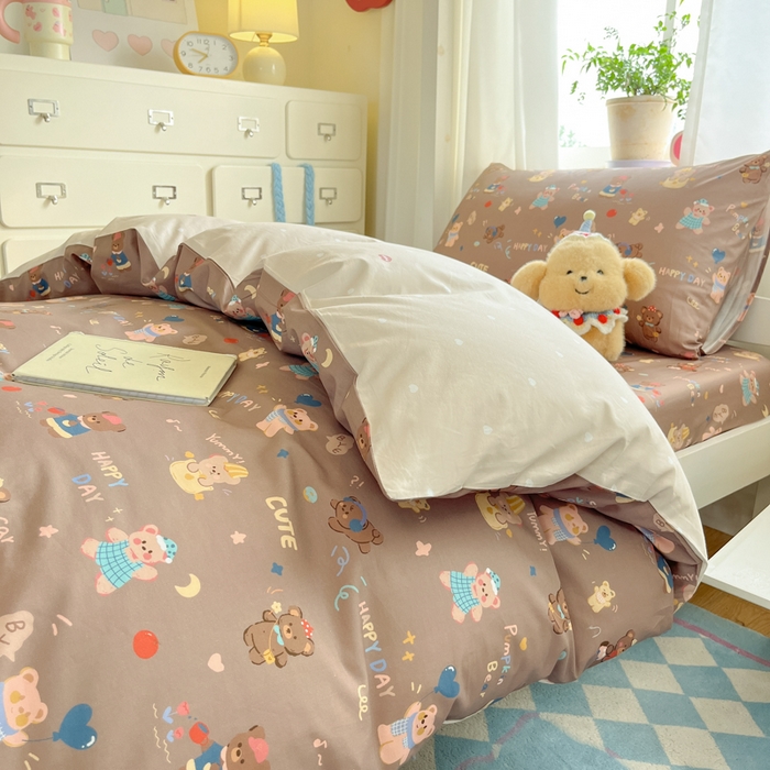 91家纺网 家纺一手货源 找家纺 寻米 2025新款全棉印花学生季学生三件套 小熊的一天-咖色