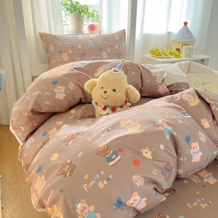 91家纺网 家纺一手货源 找家纺 寻米 2025新款全棉印花学生季学生三件套 小熊的一天-咖色