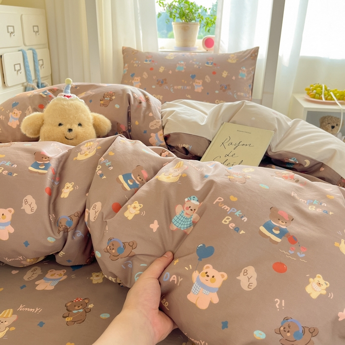 91家纺网 家纺一手货源 找家纺 寻米 2025新款全棉印花学生季学生三件套 小熊的一天-咖色