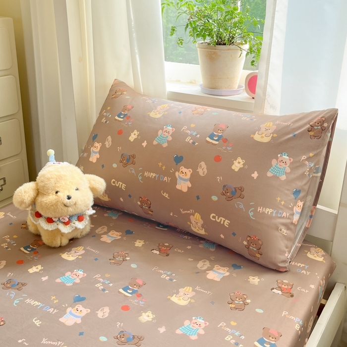 91家纺网 家纺一手货源 找家纺 寻米 2025新款全棉印花学生季学生三件套 小熊的一天-咖色