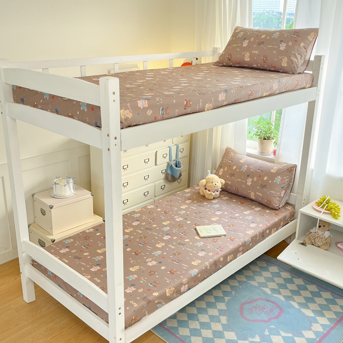 91家纺网 家纺一手货源 找家纺 寻米 2025新款全棉印花学生季学生三件套 小熊的一天-咖色