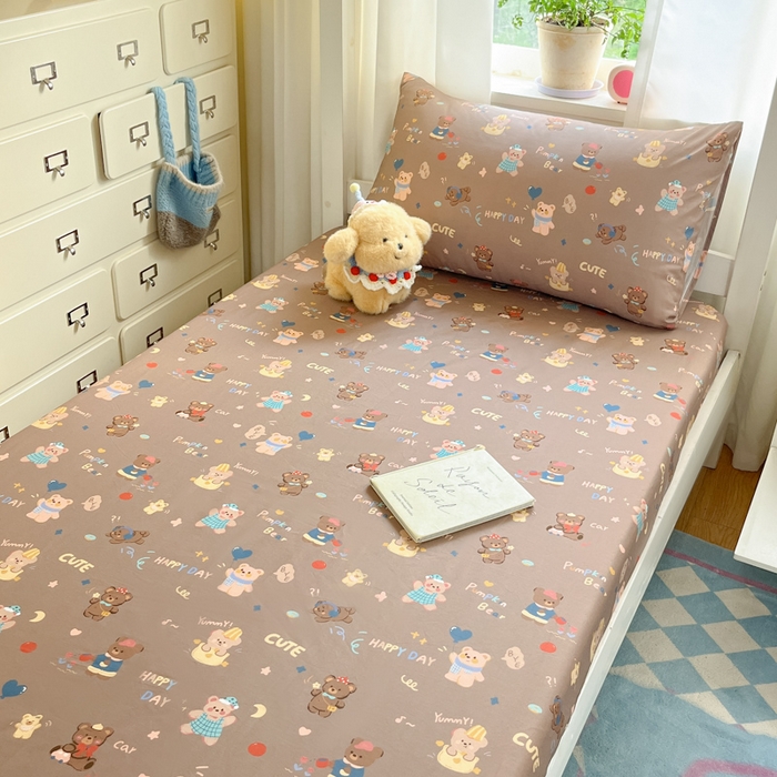 91家纺网 家纺一手货源 找家纺 寻米 2025新款全棉印花学生季学生三件套 小熊的一天-咖色