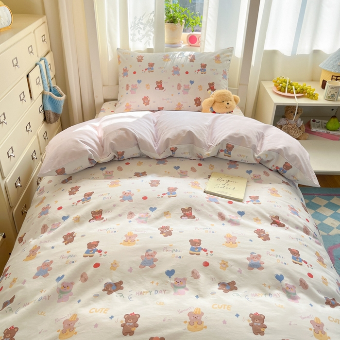 91家纺网 家纺一手货源 找家纺 寻米 2025新款全棉印花学生季学生三件套 小熊的一天-奶油