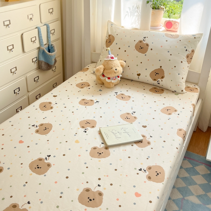 91家纺网 家纺一手货源 找家纺 寻米 2025新款全棉印花学生季学生三件套 小熊软糖