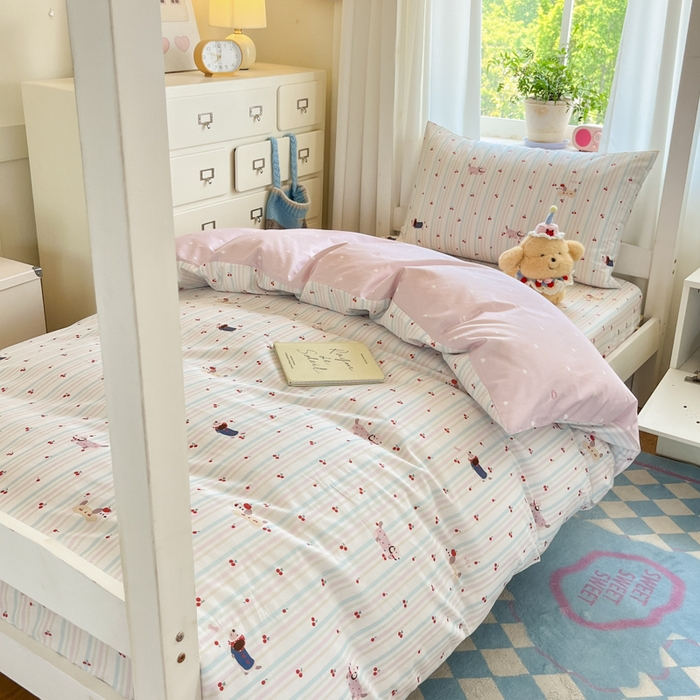 91家纺网 家纺一手货源 找家纺 寻米 2025新款全棉印花学生季学生三件套 樱桃小狗