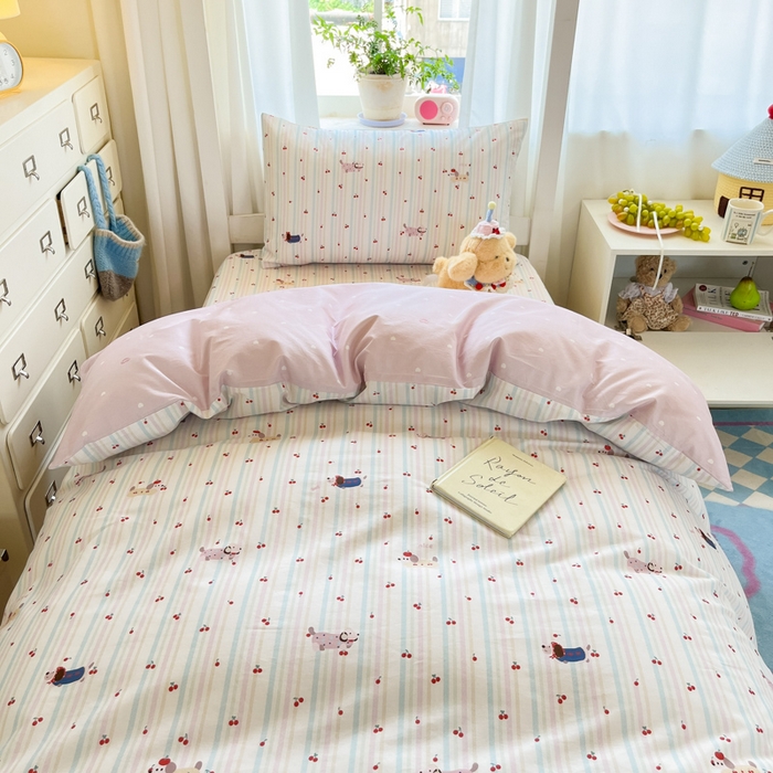 91家纺网 家纺一手货源 找家纺 寻米 2025新款全棉印花学生季学生三件套 樱桃小狗