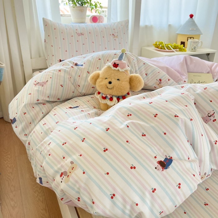 91家纺网 家纺一手货源 找家纺 寻米 2025新款全棉印花学生季学生三件套 樱桃小狗