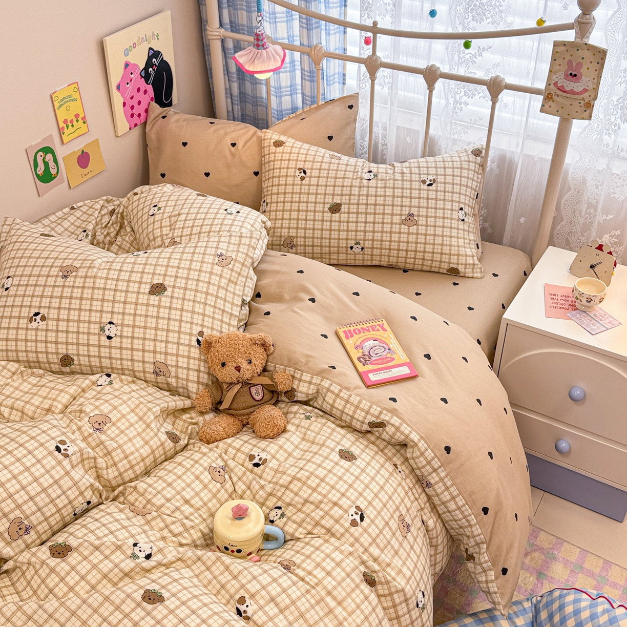 91家纺网 家纺一手货源 找家纺 呗旺鹿 2025新款40s全棉纯棉卡通印花学生系列四件套 焦糖小狗