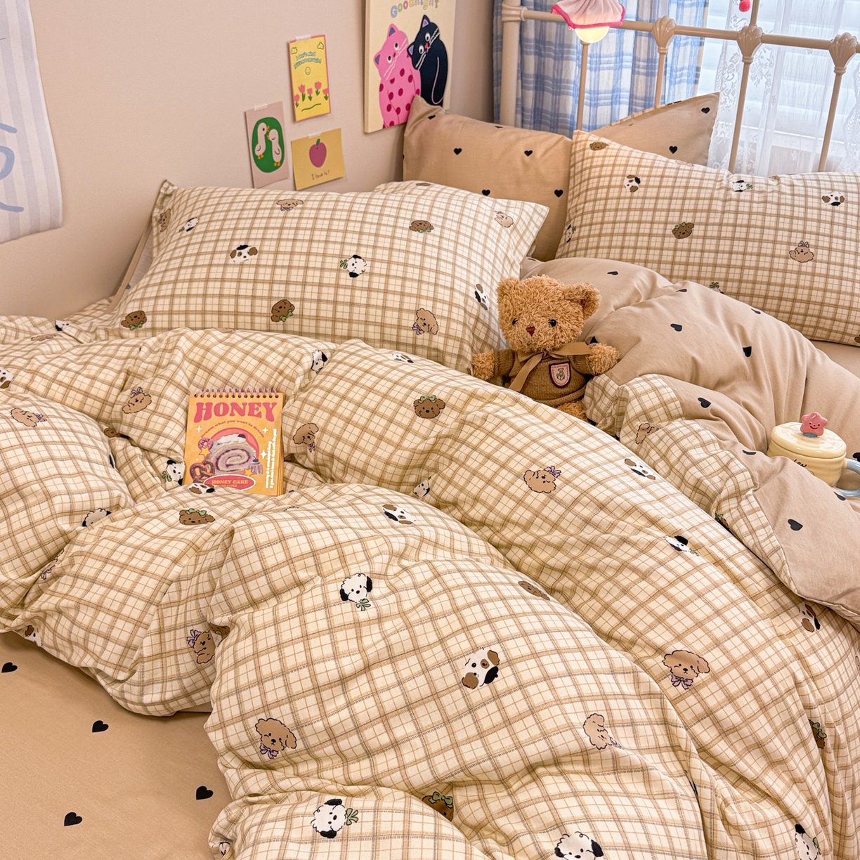 91家纺网 家纺一手货源 找家纺 呗旺鹿 2025新款40s全棉纯棉卡通印花学生系列四件套 焦糖小狗