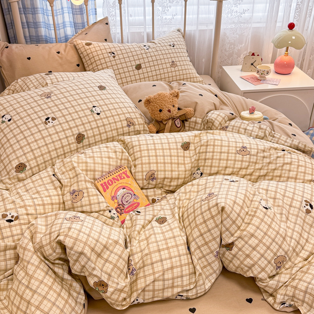 91家纺网 家纺一手货源 找家纺 呗旺鹿 2025新款40s全棉纯棉卡通印花学生系列四件套 焦糖小狗