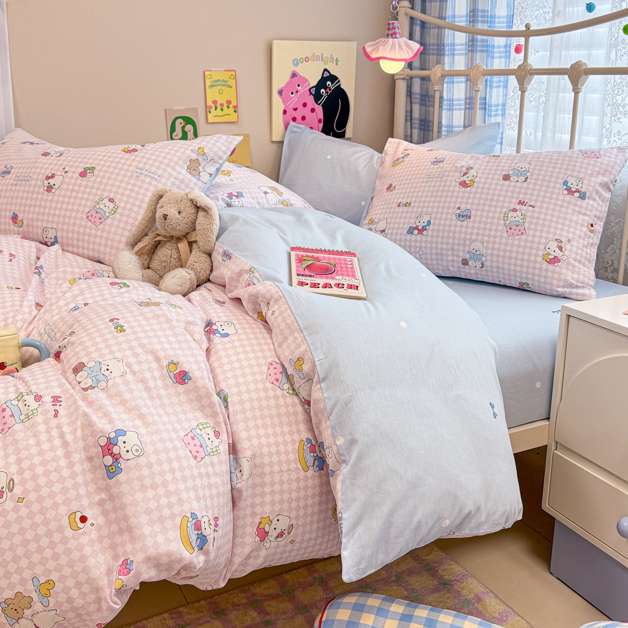 91家纺网 家纺一手货源 找家纺 呗旺鹿 2025新款40s全棉纯棉卡通印花学生系列四件套 忙绿的凯蒂