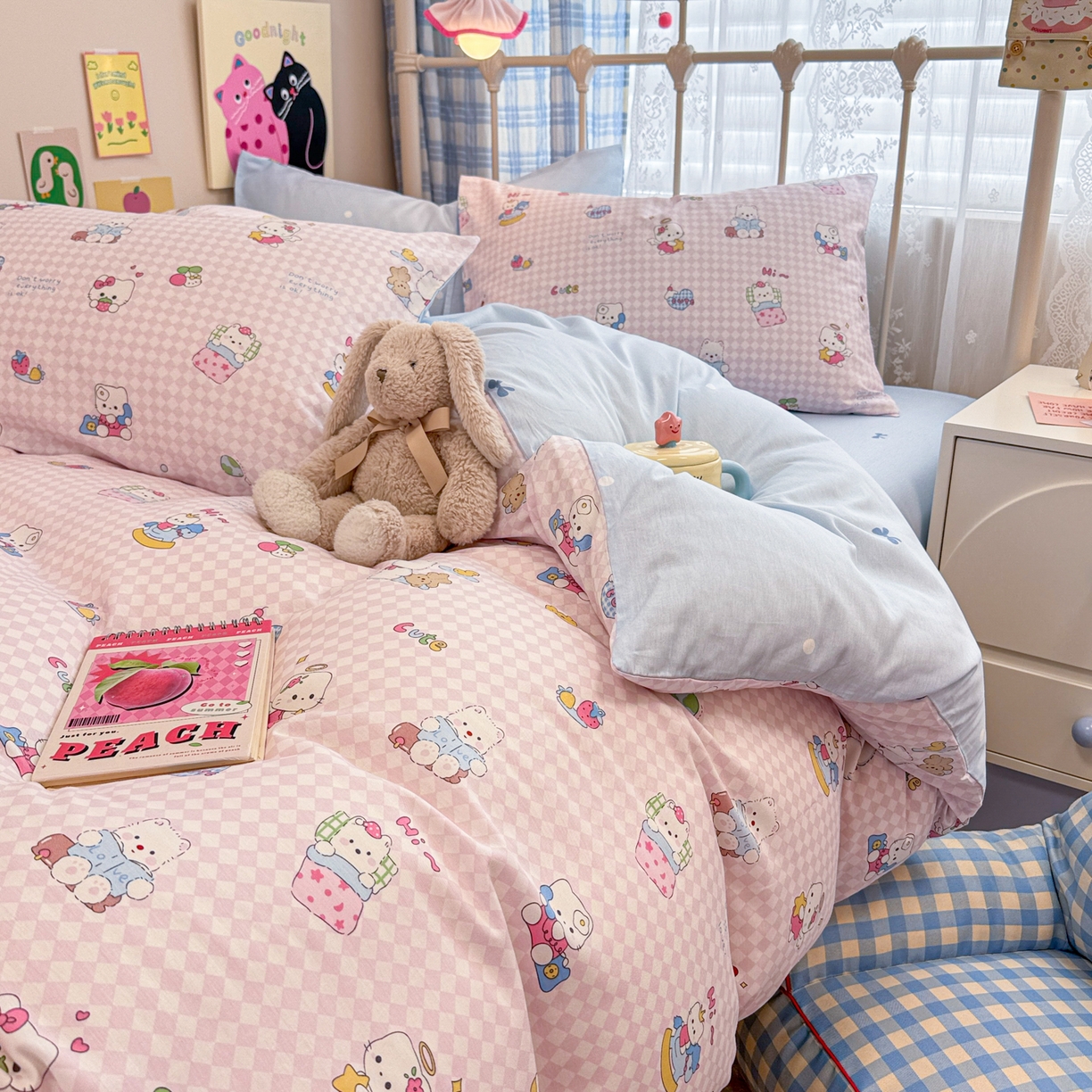 91家纺网 家纺一手货源 找家纺 呗旺鹿 2025新款40s全棉纯棉卡通印花学生系列四件套 忙绿的凯蒂