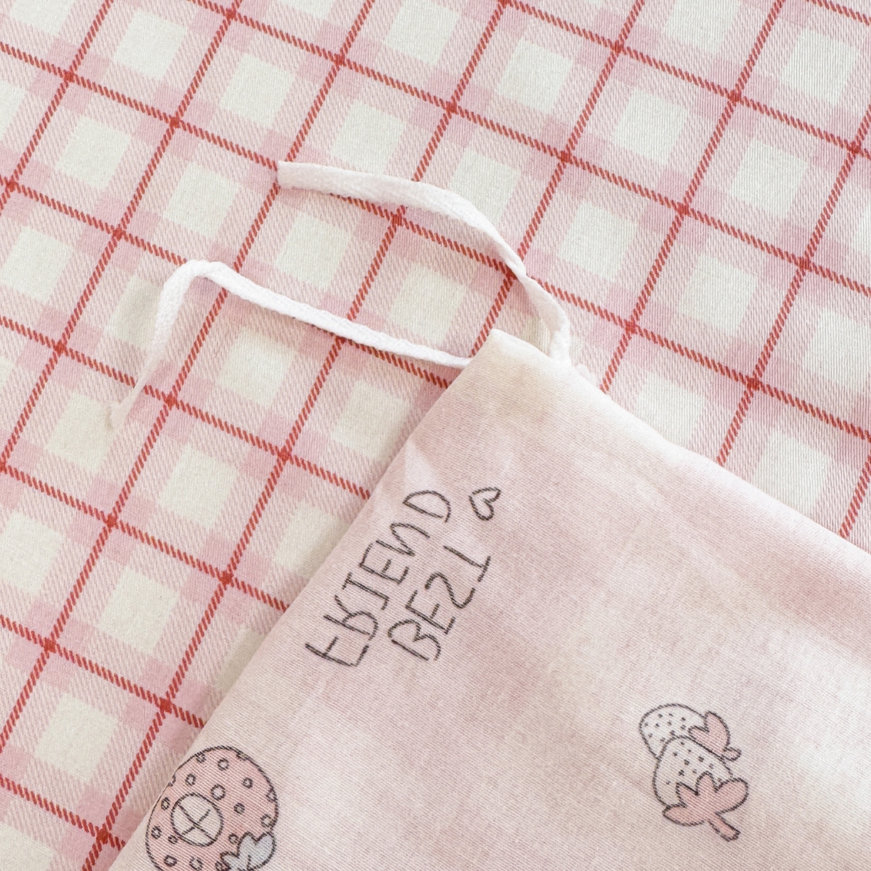 91家纺网 家纺一手货源 找家纺 呗旺鹿 2025新款40s全棉纯棉卡通印花学生系列四件套 兔子假期