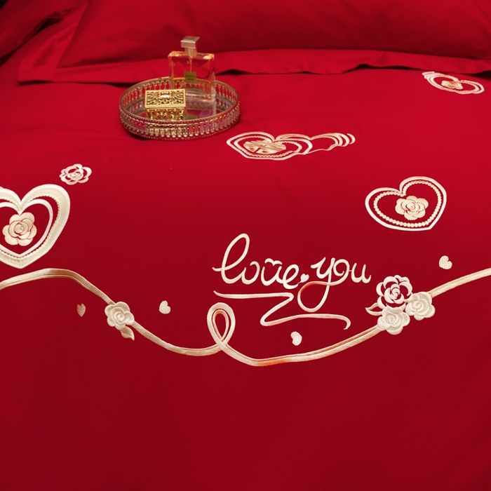 91家纺网 家纺一手货源 找家纺 千禧家纺2025新款13372全棉绣花婚庆四件套 心动爱恋