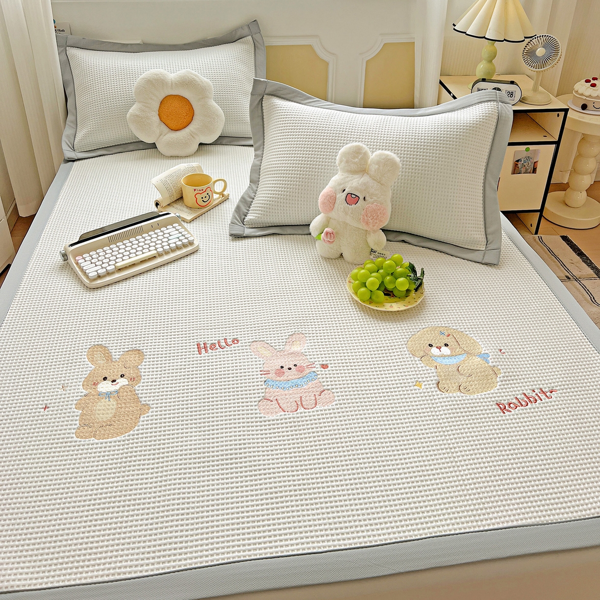 91家纺网 家纺一手货源 找家纺 慕尚家纺 2025新款冰豆豆带有乙纶刺绣凉席席子床席款 太棒了的兔-白 床席款