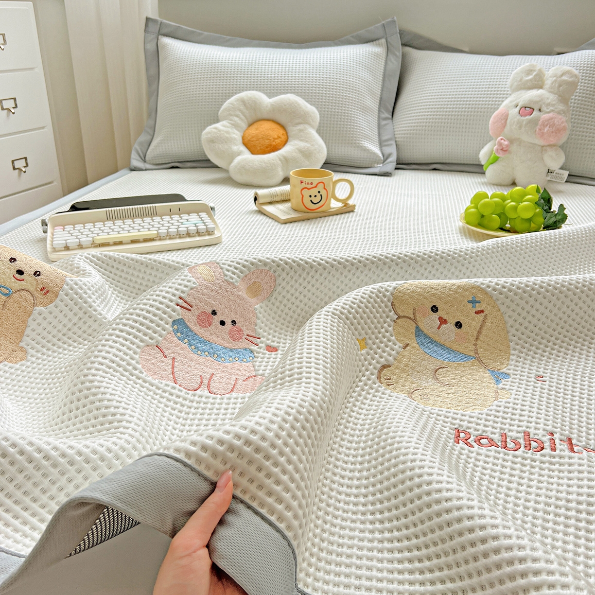 91家纺网 家纺一手货源 找家纺 慕尚家纺 2025新款冰豆豆带有乙纶刺绣凉席席子床席款 太棒了的兔-白 床席款