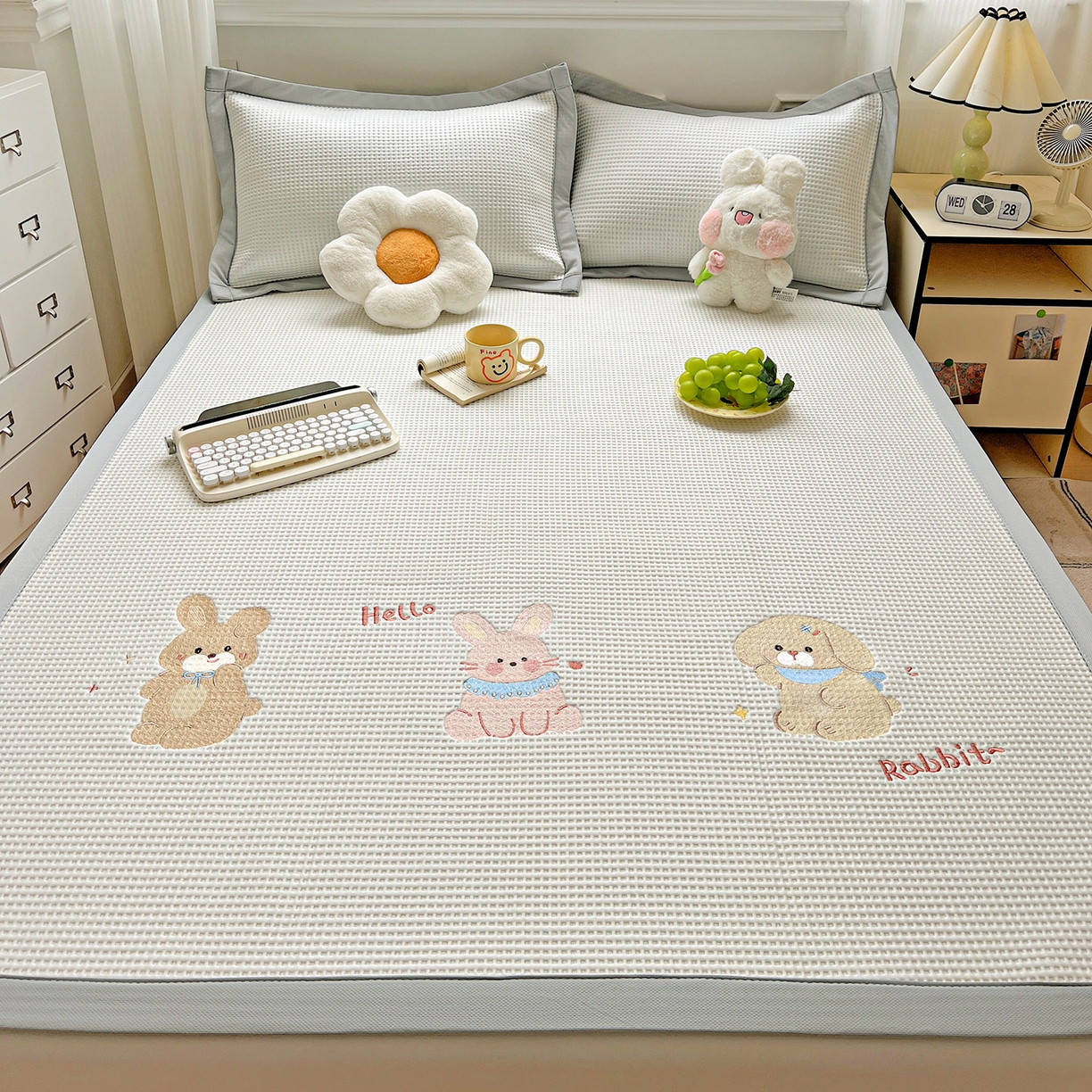 91家纺网 家纺一手货源 找家纺 慕尚家纺 2025新款冰豆豆带有乙纶刺绣凉席席子床席款 太棒了的兔-白 床席款