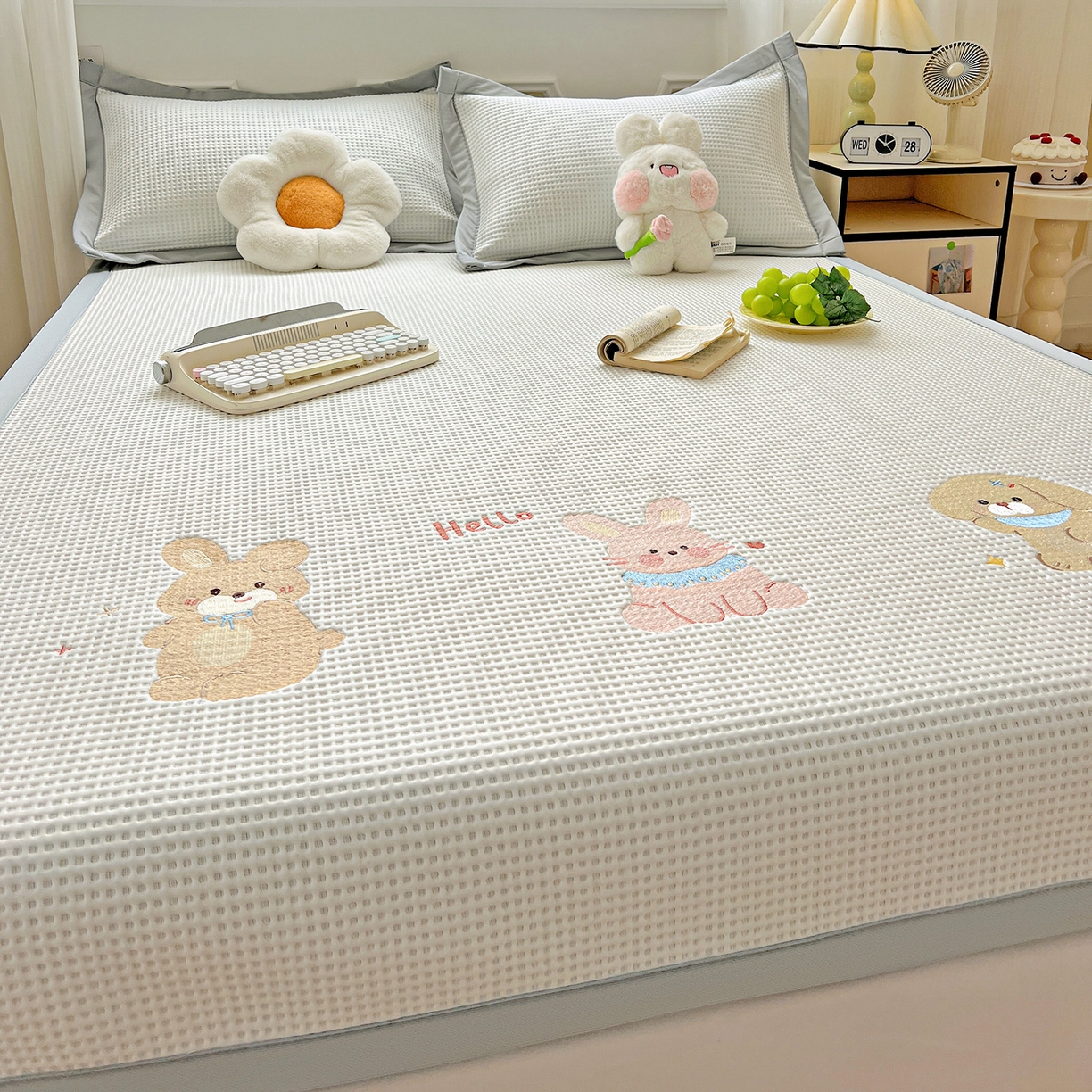 91家纺网 家纺一手货源 找家纺 慕尚家纺 2025新款冰豆豆带有乙纶刺绣凉席席子床席款 太棒了的兔-白 床席款