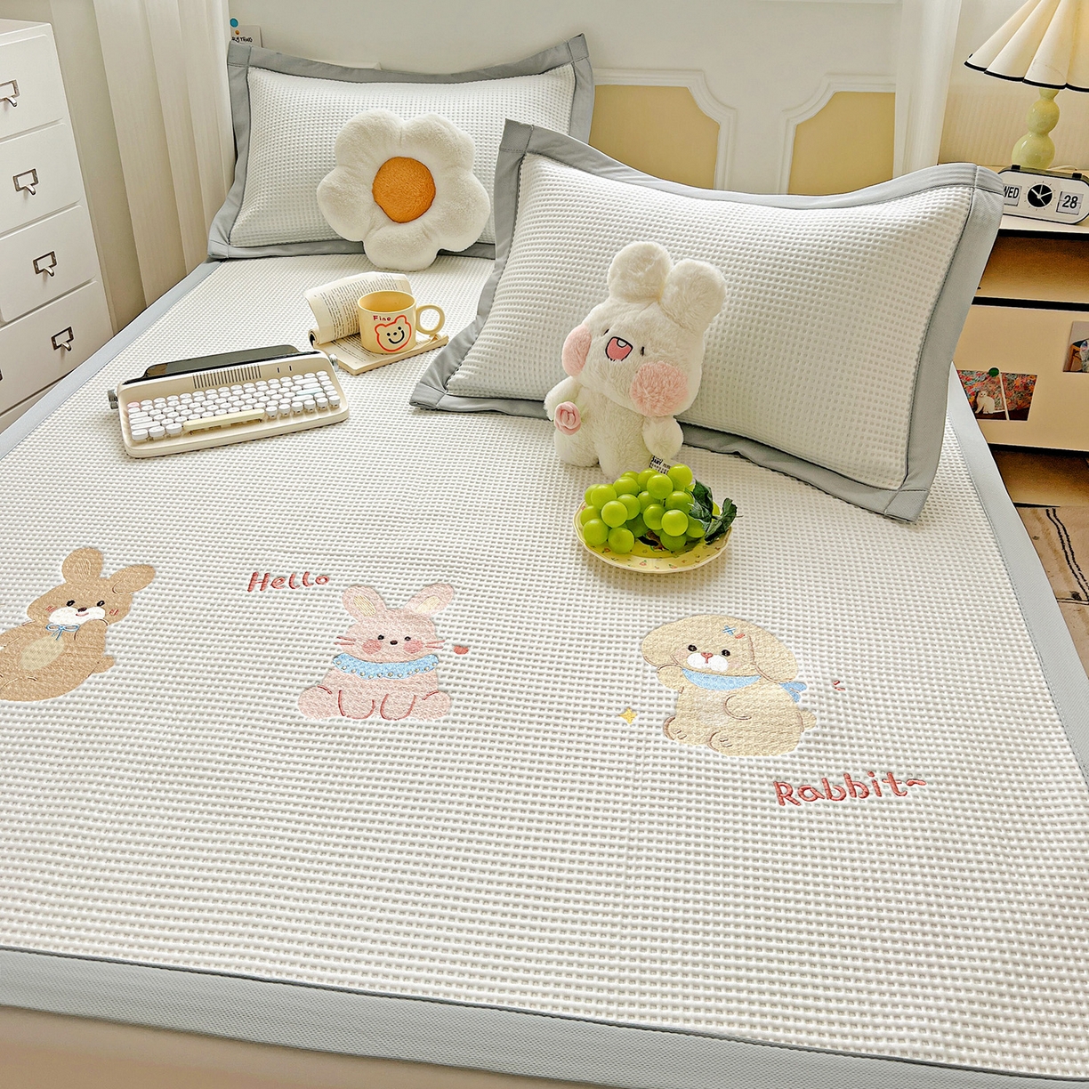 91家纺网 家纺一手货源 找家纺 慕尚家纺 2025新款冰豆豆带有乙纶刺绣凉席席子床席款 太棒了的兔-白 床席款