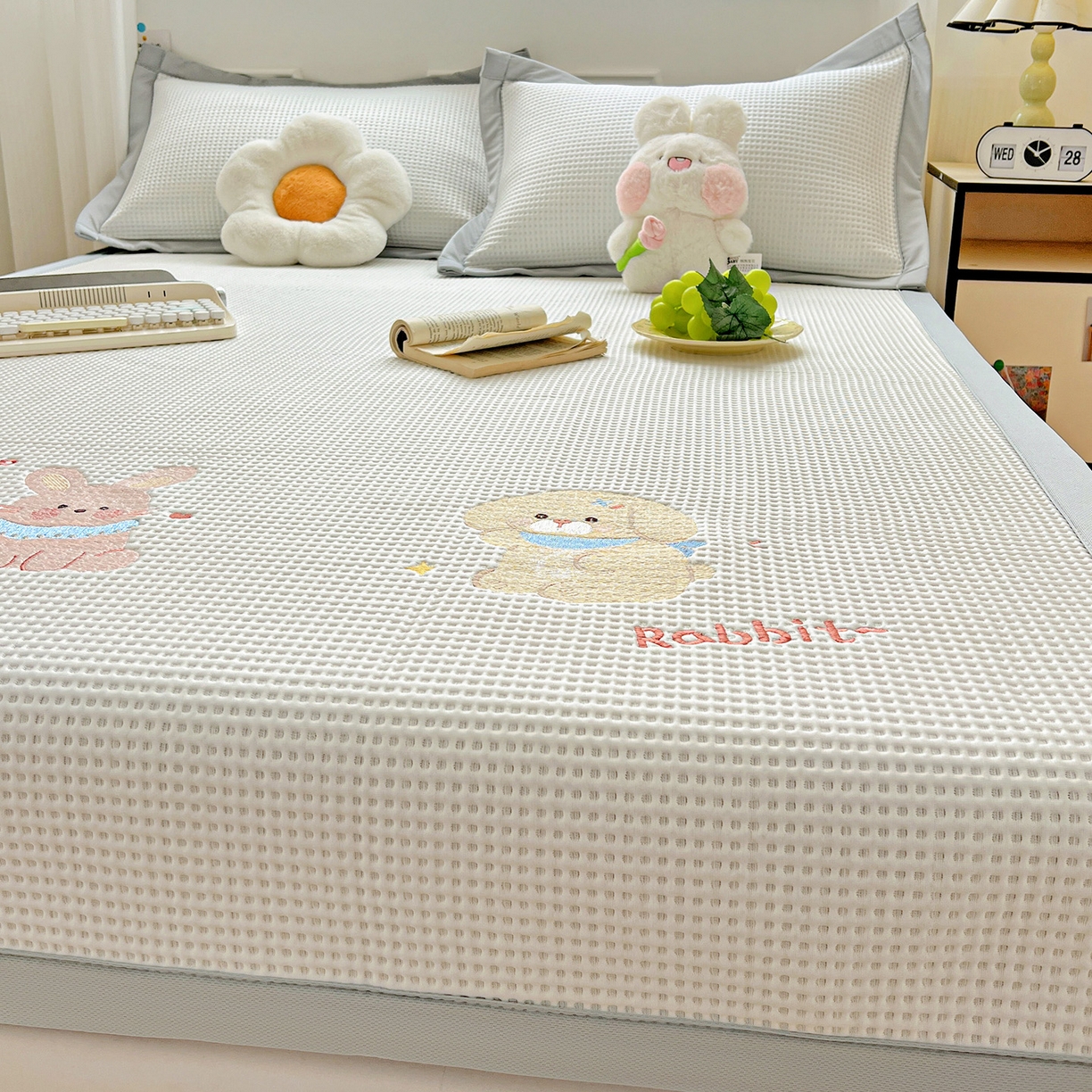 91家纺网 家纺一手货源 找家纺 慕尚家纺 2025新款冰豆豆带有乙纶刺绣凉席席子床席款 太棒了的兔-白 床席款