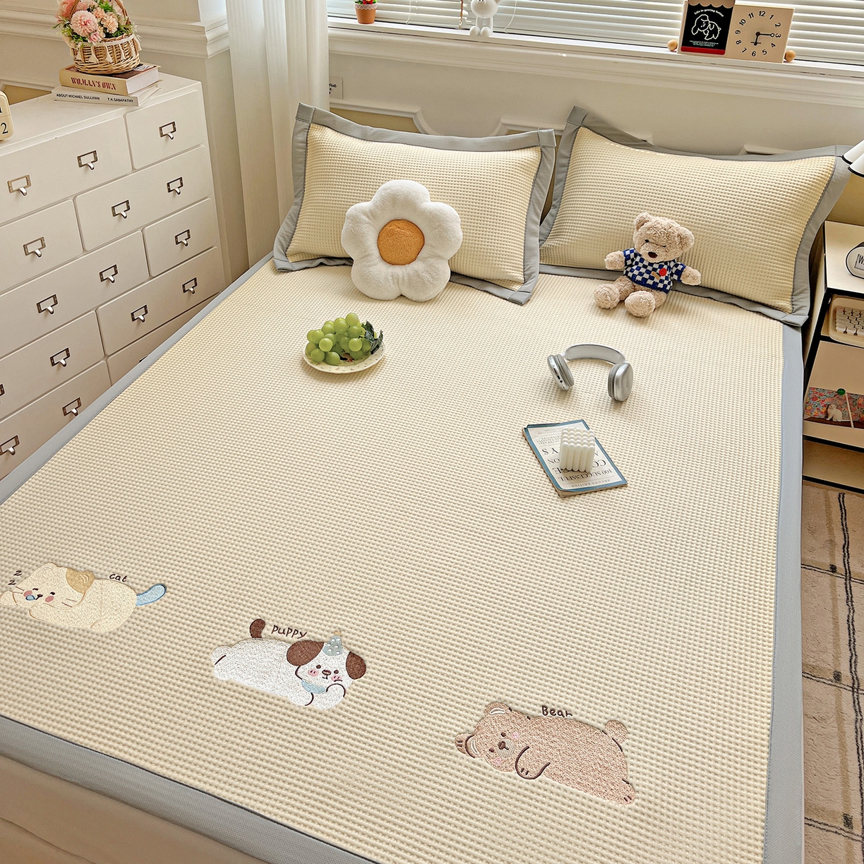 91家纺网 家纺一手货源 找家纺 慕尚家纺 2025新款冰豆豆带有乙纶刺绣凉席席子床席款 懒可爱熊 床席款