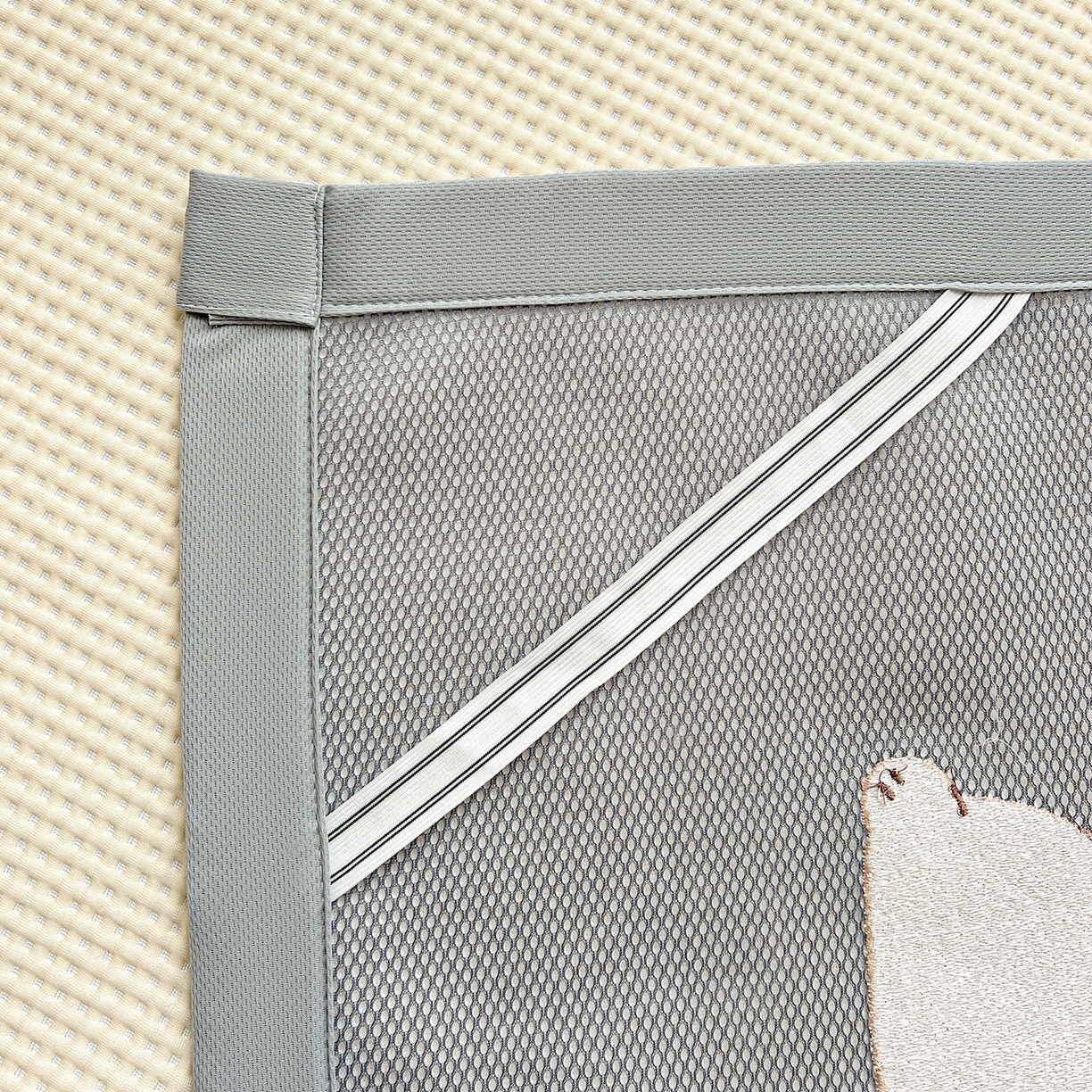 91家纺网 家纺一手货源 找家纺 慕尚家纺 2025新款冰豆豆带有乙纶刺绣凉席席子床席款 懒可爱熊 床席款