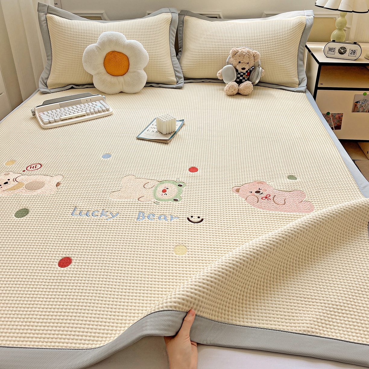 慕尚家纺 2025新款冰豆豆带有乙纶刺绣凉席席子床席款 派对熊 床席款