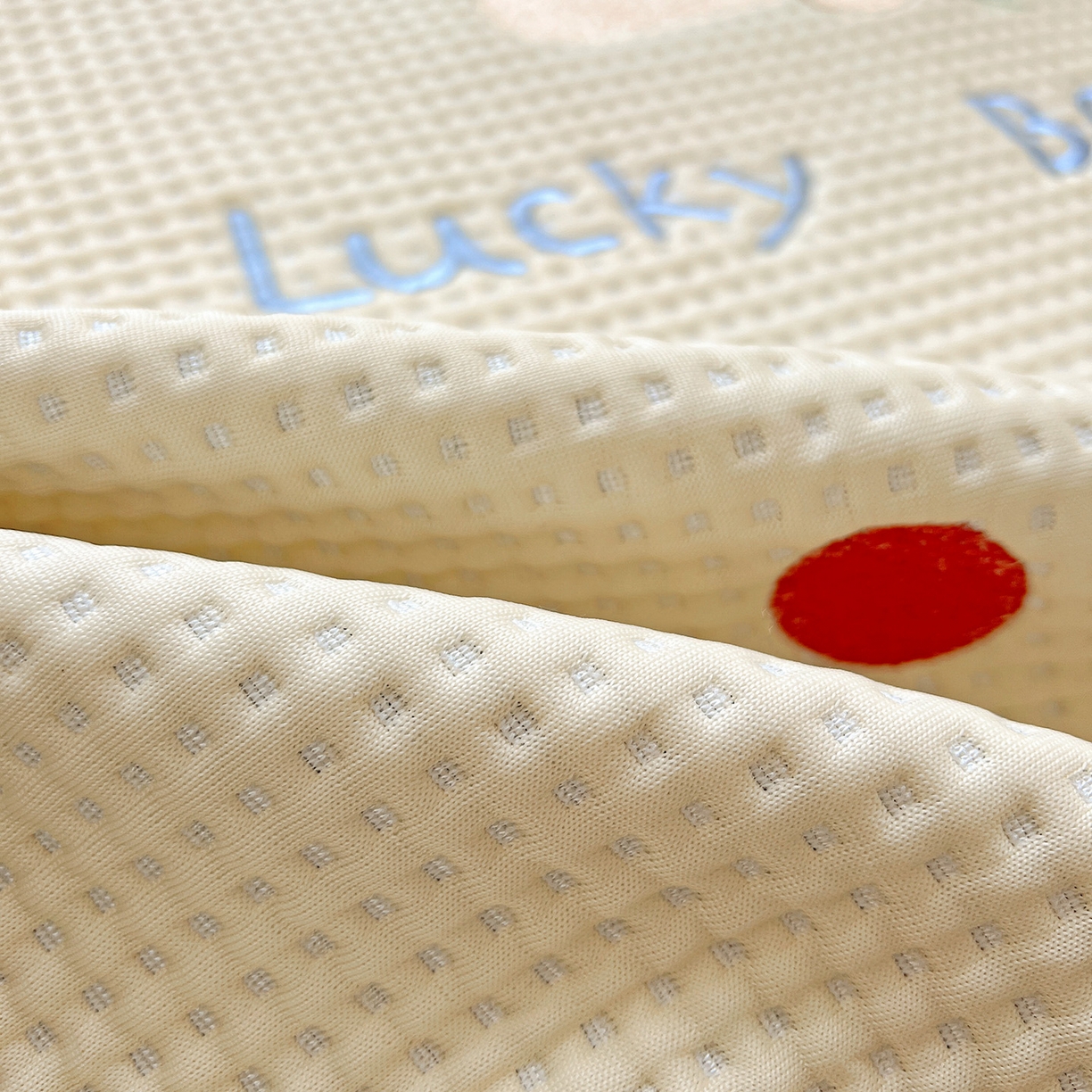 91家纺网 家纺一手货源 找家纺 慕尚家纺 2025新款冰豆豆带有乙纶刺绣凉席席子床席款 派对熊 床席款