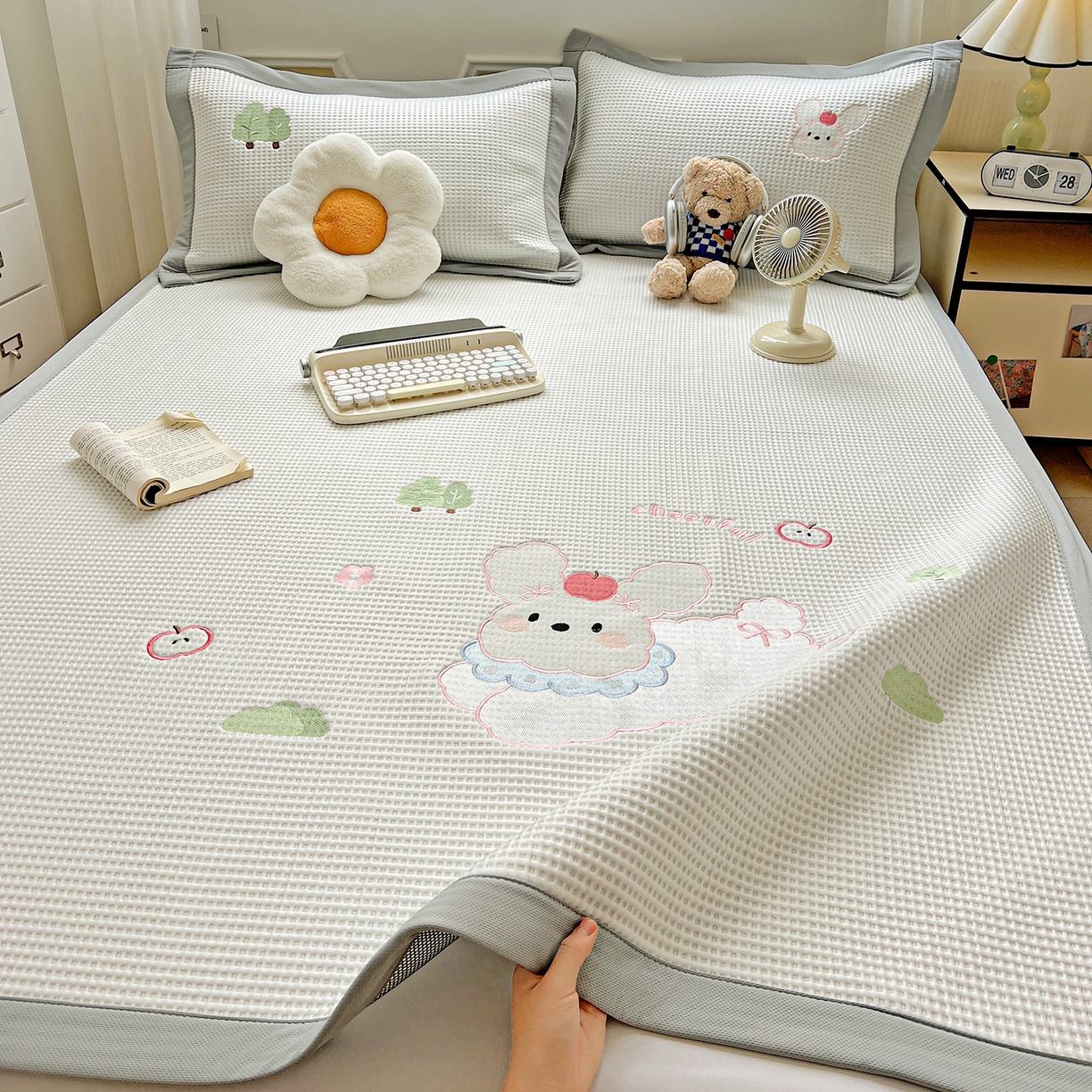 慕尚家纺 2025新款冰豆豆带有乙纶刺绣凉席席子床席款 小小可爱兔 床席款