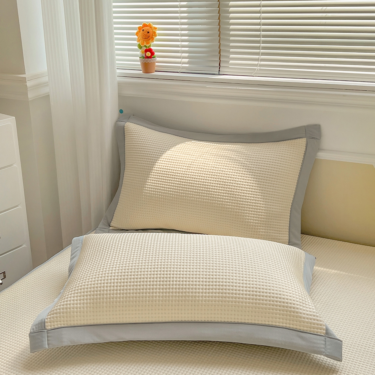 91家纺网 家纺一手货源 找家纺 慕尚家纺 2025新款冰豆豆带有乙纶刺绣凉席席子床笠款 懒可爱熊 床笠款