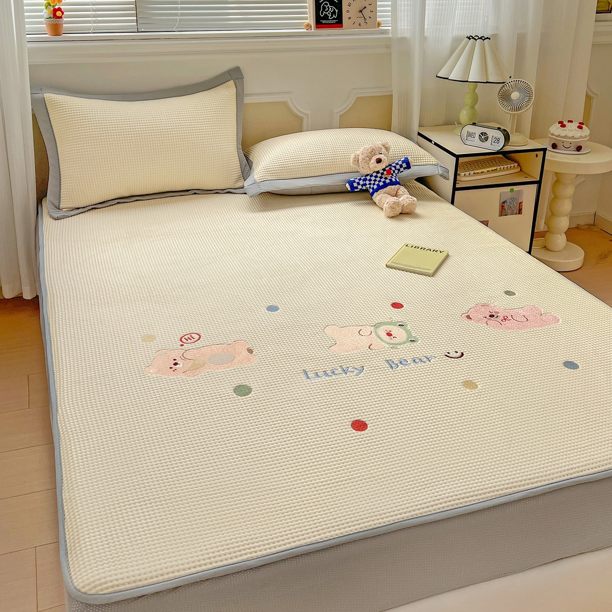 91家纺网 家纺一手货源 找家纺 （总）慕尚家纺 2025新款冰豆豆带有乙纶刺绣凉席席子床笠款