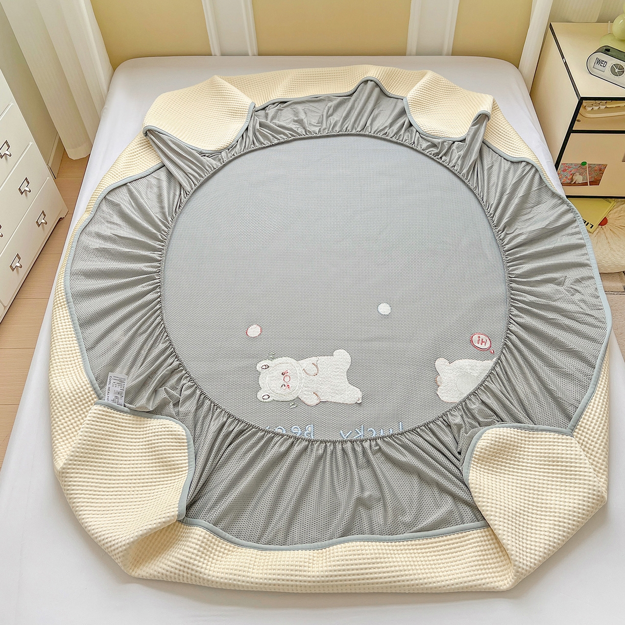 91家纺网 家纺一手货源 找家纺 （总）慕尚家纺 2025新款冰豆豆带有乙纶刺绣凉席席子床笠款