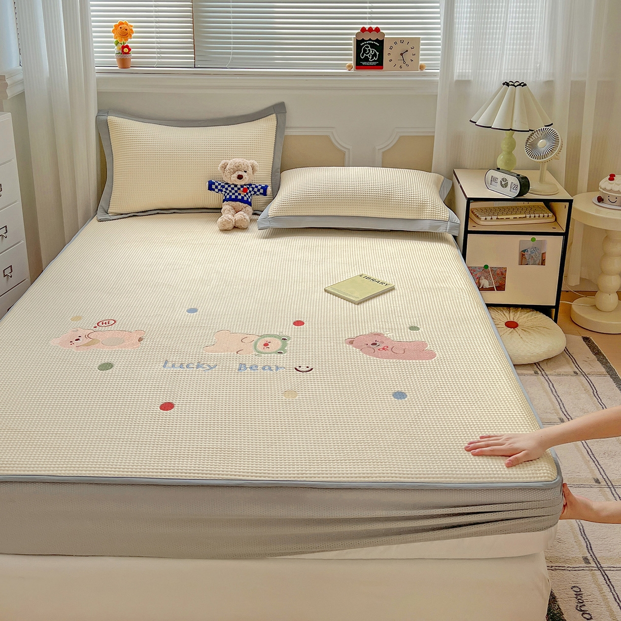 91家纺网 家纺一手货源 找家纺 （总）慕尚家纺 2025新款冰豆豆带有乙纶刺绣凉席席子床笠款