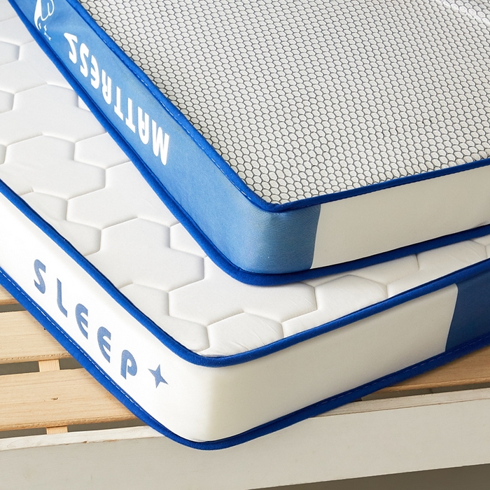 91家纺网 家纺一手货源 找家纺 一禾 2025新款立体纯色海绵牛奶丝床垫-学生床垫 立体白蓝