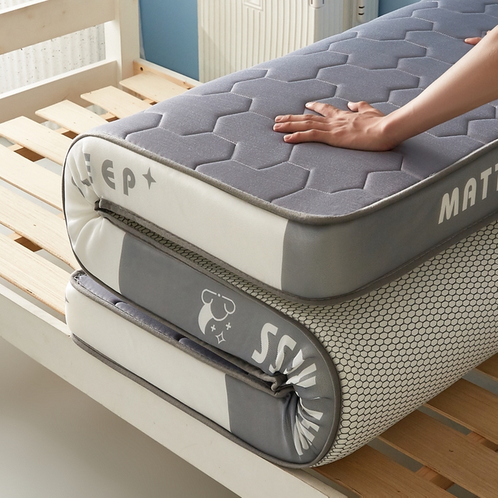 91家纺网 家纺一手货源 找家纺 一禾 2025新款立体纯色海绵牛奶丝床垫-学生床垫 立体灰