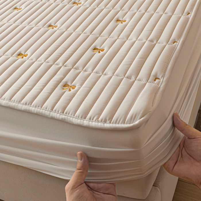 91家纺网 家纺一手货源 找家纺 （总）暖季家纺 2025新款A类亲肤面料夹棉绣花床笠-不防水款