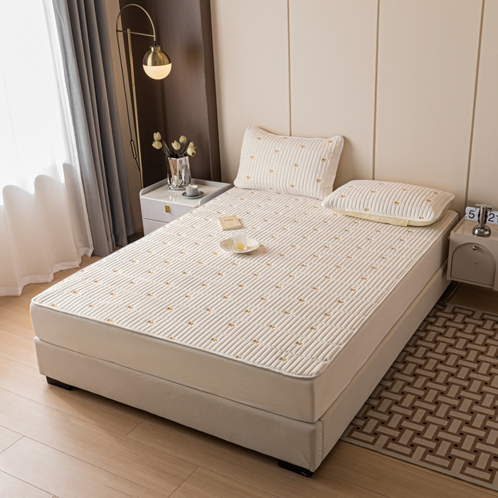 91家纺网 家纺一手货源 找家纺 （总）暖季家纺 2025新款A类亲肤面料夹棉绣花床笠-不防水款