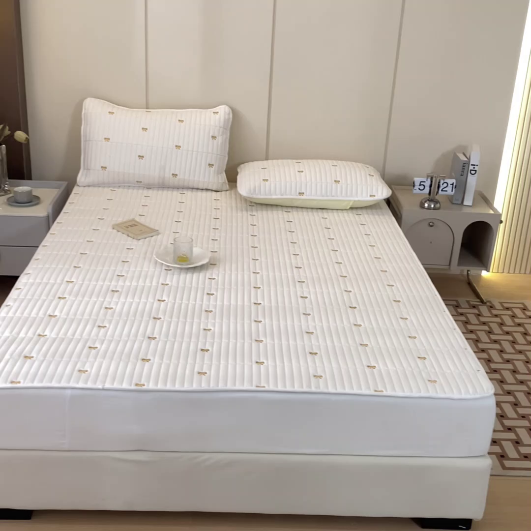 91家纺网 家纺一手货源 找家纺 （总）暖季家纺 2025新款A类亲肤面料夹棉绣花床笠-不防水款