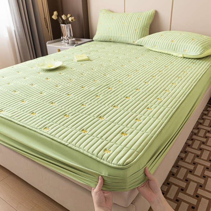 91家纺网 家纺一手货源 找家纺 暖季家纺 2025新款A类亲肤面料夹棉绣花床笠-不防水款 小蝴蝶结-果绿-普通款