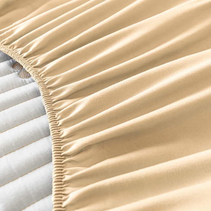 91家纺网 家纺一手货源 找家纺 暖季家纺 2025新款A类亲肤面料夹棉绣花床笠-不防水款 小樱桃-卡其-普通款