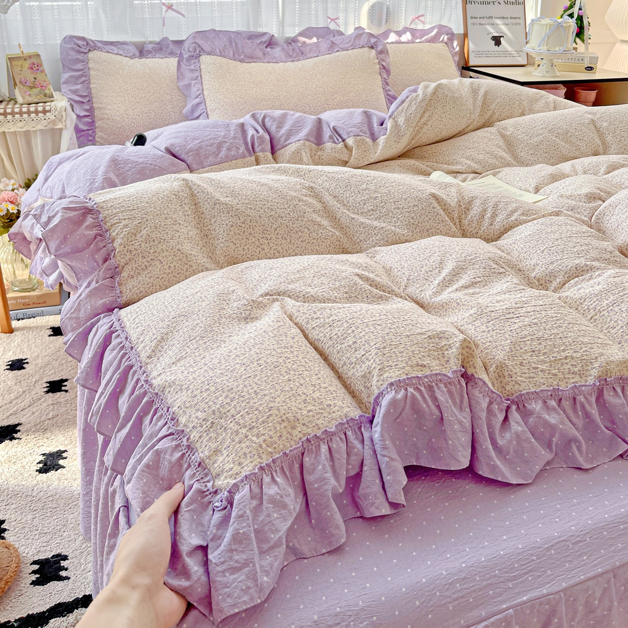 91家纺网 家纺一手货源 找家纺 2025秋冬加厚款云感亲肤棉邹邹纱床盖床裙四件套-仙美密拷花边 波点女王-丁香紫