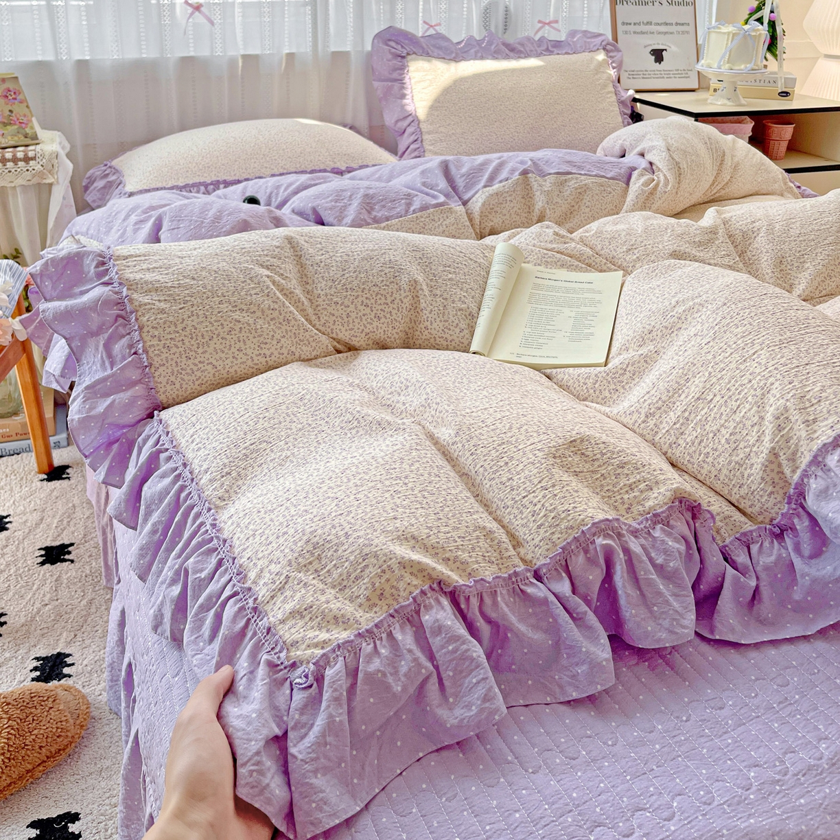 91家纺网 家纺一手货源 找家纺 2025秋冬加厚款云感亲肤棉邹邹纱床盖床裙四件套-仙美密拷花边 波点女王-丁香紫