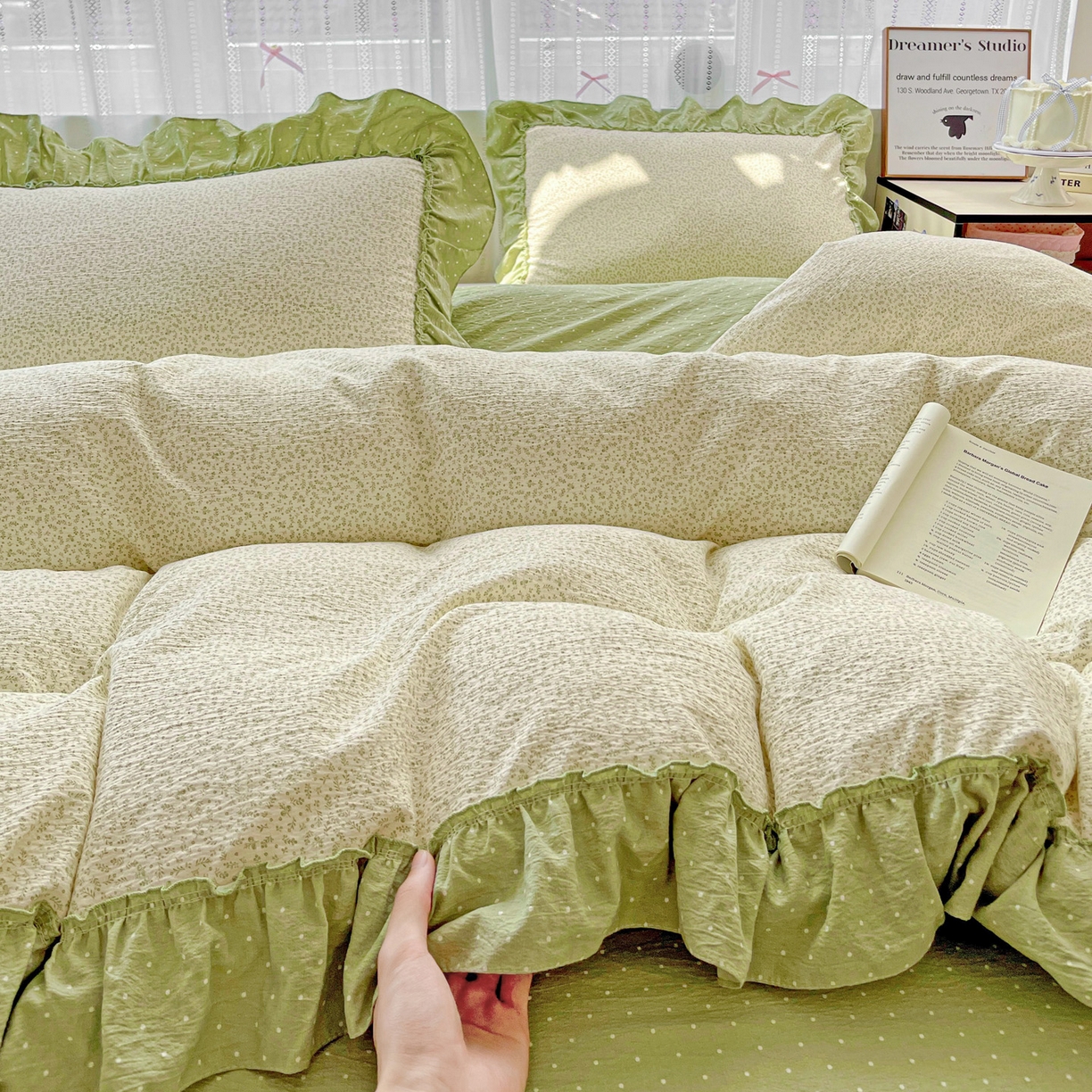 91家纺网 家纺一手货源 找家纺 2025秋冬加厚款云感亲肤棉邹邹纱床盖床裙四件套-仙美密拷花边 波点女王-抹茶绿