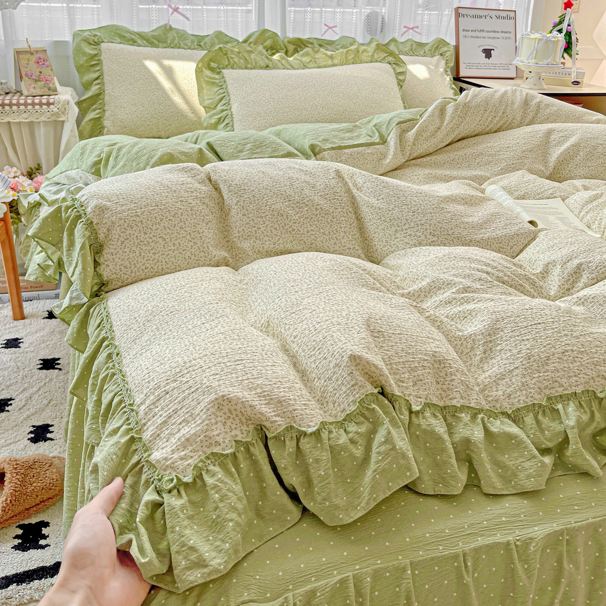 91家纺网 家纺一手货源 找家纺 2025秋冬加厚款云感亲肤棉邹邹纱床盖床裙四件套-仙美密拷花边 波点女王-抹茶绿